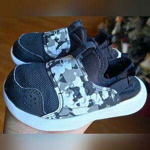 Sz 8 Toddler Kids UNDER ARMOUR RUNPLAY CAMO Slip-on Running Shoes